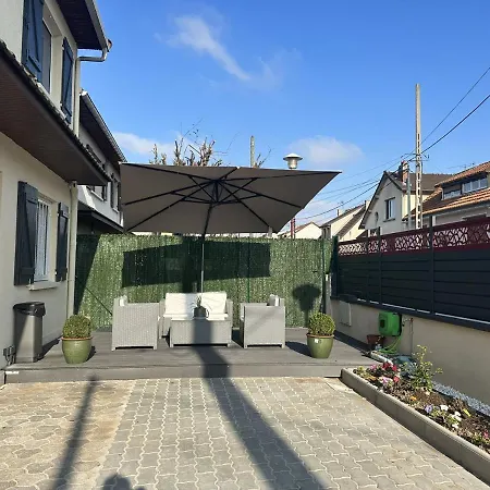 Pour 2 Personnes Avec Lit Separe Dans La Banlieue Parisienne Bondy