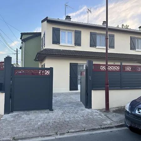 Pour 2 Personnes Avec Lit Separe Dans La Banlieue Parisienne * Bondy